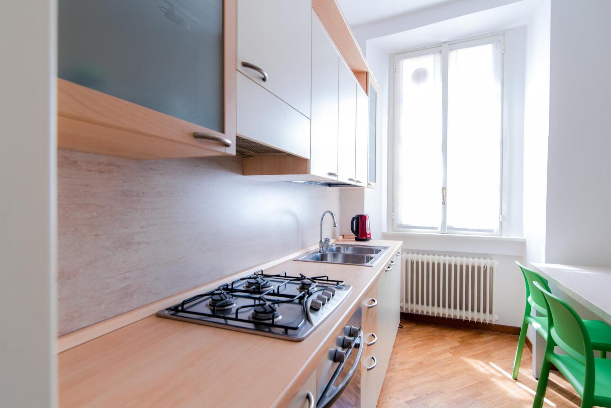 Center Home - The House Of Travelers Комо Экстерьер фото